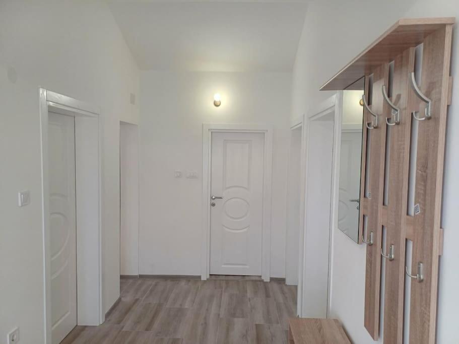 Apartmán Cozy, Fully Equipped, Free Parking&Wifi, Quiet, 2Bd Podgorica Exteriér fotografie